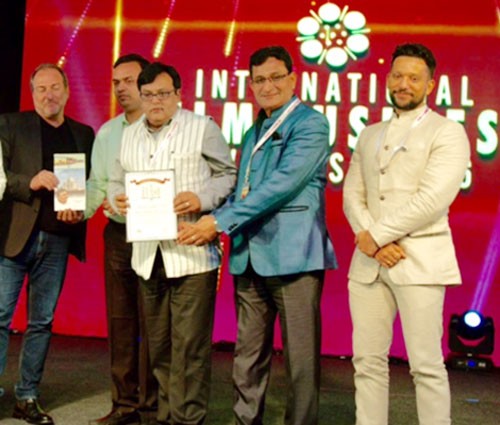gaurav dwivedi, receiving the international business award
