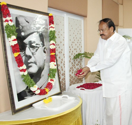 m. venkaiah naidu paying floral tributes to netaji on his birth anniversary
