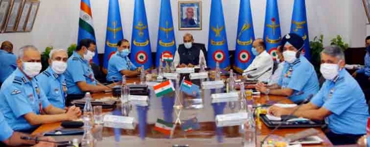 defense minister at the conference of indian air force commanders