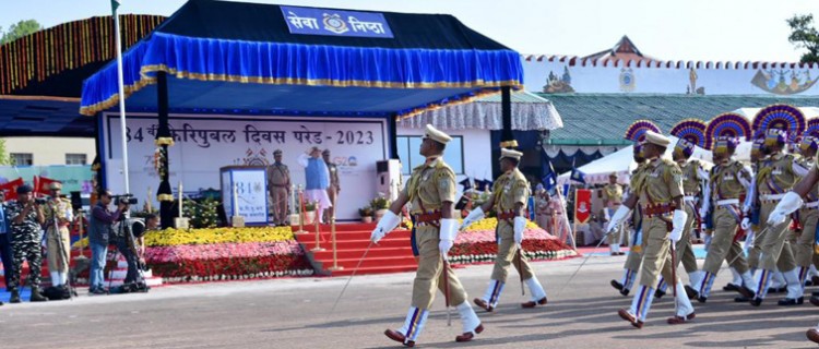 union home minister amit shah took the salute of the parade of crpf