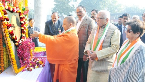 governor and chief minister wreaths netaji's