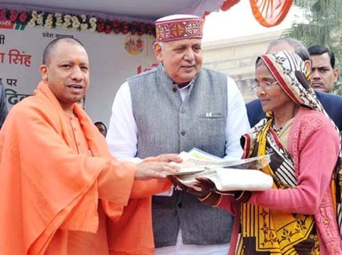 chief minister yogi adityanath honored farmers