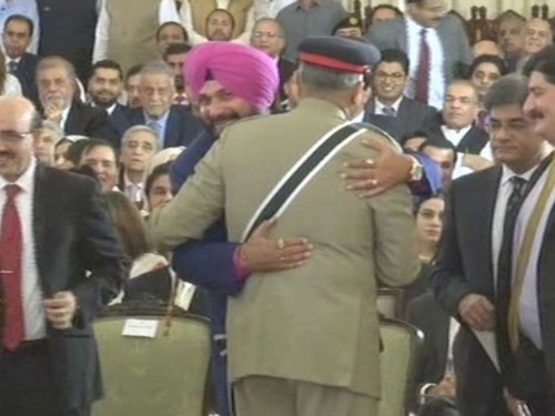 navjot singh sidhu hug from army chief of pakistan general bajwa