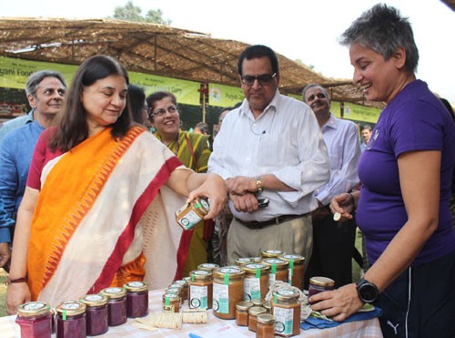 maneka sanjay gandhi visiting women of india organic fest