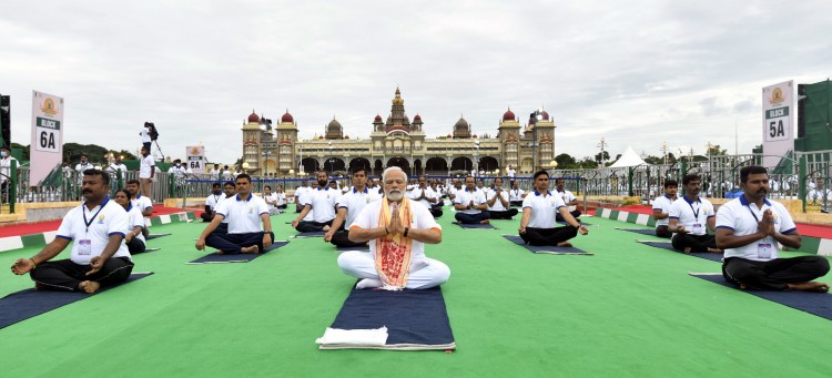 pm narendra modi participates in virata yoga demonstration in mysuru