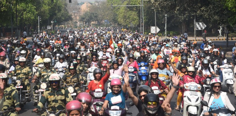 women bike rally of navbharat times