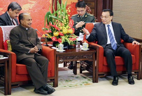 the defence minister, ak antony in a discussion with the chinese premier, li keqiang, in beijing