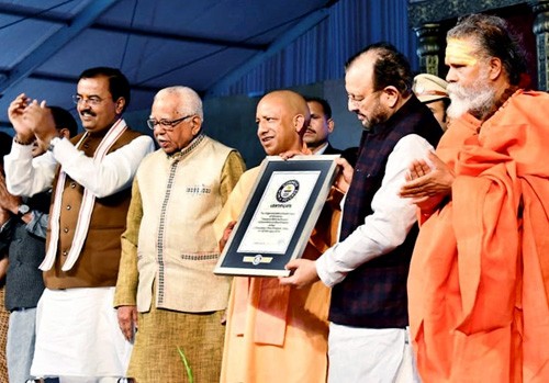 governor and chief minister did the grand finale of kumbh