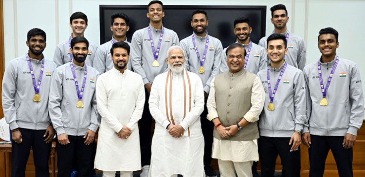 thomas and uber cup badminton champion team met with the prime minister