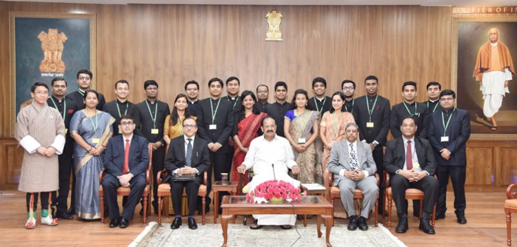 venkaiah naidu along with indian foreign service officer trainees