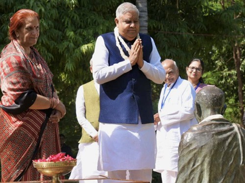 vice president reaches sabarmati ashram