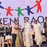 उपराष्ट्रपति ने दिए छात्रों को पुरस्कार