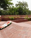 ढाका में शहीद स्मारक पर माल्यार्पण