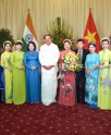 वियतनाम कलाकारों के साथ वेंकैया