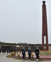 युद्ध स्मारक पर शहीदों को सलामी
