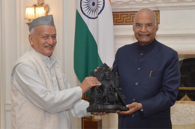 महाराष्ट्र के राज्यपाल राष्ट्रपति से मिले