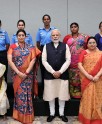 म‌हिला अचीवर्स के साथ प्रधानमंत्री