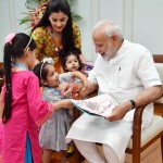 बच्चों ने प्रधानमंत्री को राखी बांधी