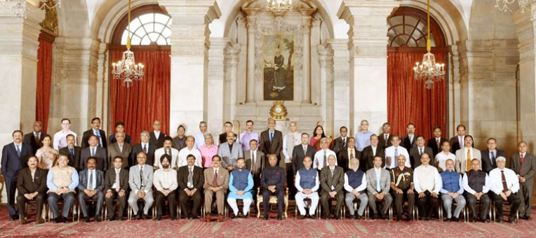 समूह तस्वीर में राष्ट्रपति रामनाथ कोविंद