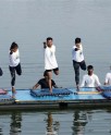 यमुना नदी में छात्र समूह का योग