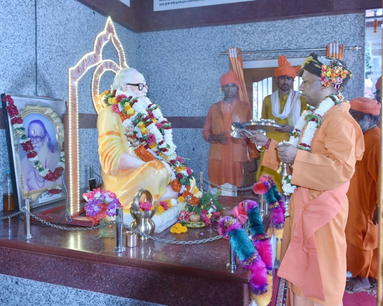 श्रीगोरक्षनाथ मंदिर में विजयदशमी पर पूजा