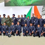 भारतीय वायुसेना टीम के साथ रक्षामंत्री