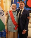 प्रधानमंत्री नरेंद्र मोदी फ्रांस में सम्मानित