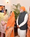 प्रधानमंत्री नरेंद्र मोदी के साथ सेल्फी