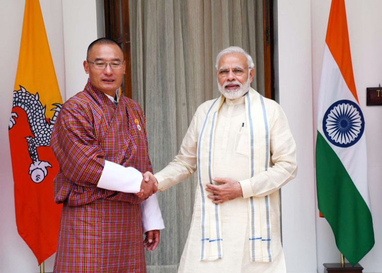 भूटान के प्रधानमंत्री और नरेंद्र मोदी