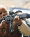 प्रधानमंत्री ने देखे रक्षा हथियार