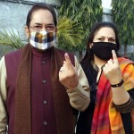 मुख्तार नक़वी ने रामपुर में डाला वोट