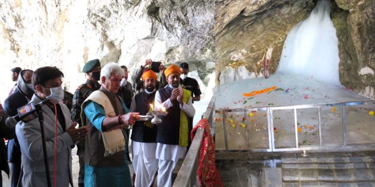 श्रीअमरनाथ गुफा में पूजा-अर्चना