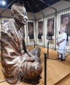 प्रधानमंत्री ने देखा बापू का संग्रहालय