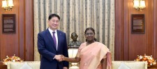 मंगोलिया भारत के राष्ट्रपति मिले मंगोलिया भारत के राष्ट्रपति मिले