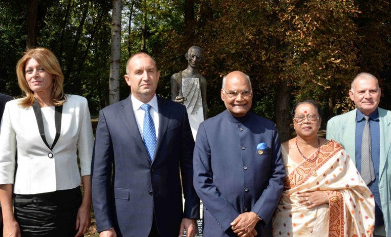बुल्गारिया में गांधीजी की मूर्ति का अनावरण