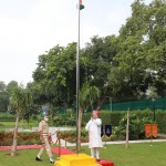गृहमंत्री ने राष्ट्रीय ध्वज फहराया