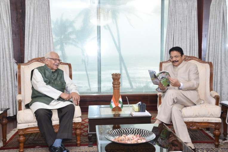 राम नाईक महाराष्ट्र के राज्यपाल से मिले