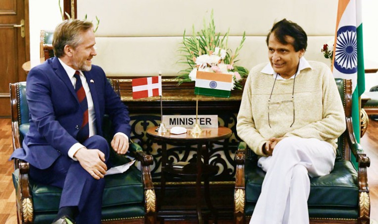 डेनमार्क के विदेश मंत्री प्रभु से मिले