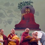 बौद्ध भिक्षुओं को संघ दान