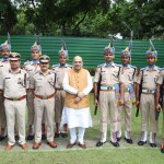पुलिस जवानों के साथ गृहमंत्री